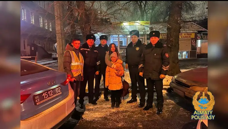 Алматыда патрульдік полицейлер 9 жастағы жоғалған қызды қалай тапқанын айтып берді 
