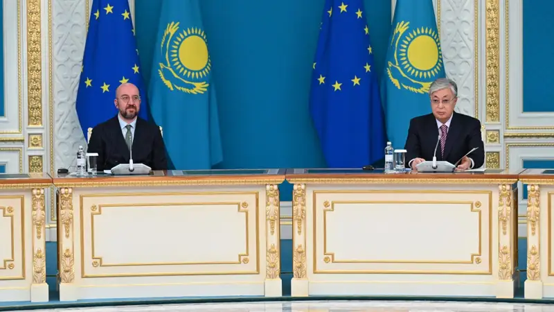 Еуропалық Кеңес Президенті Шарль Мишель келіссөздерден кейін БАҚ өкілдері үшін брифинг өткізді