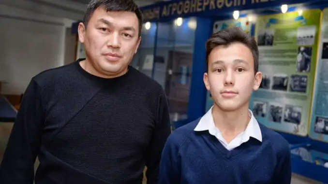 Павлодар ауданында жасөспірім Заанен тұқымды ешкі сүтінен ірімшік шығаруда