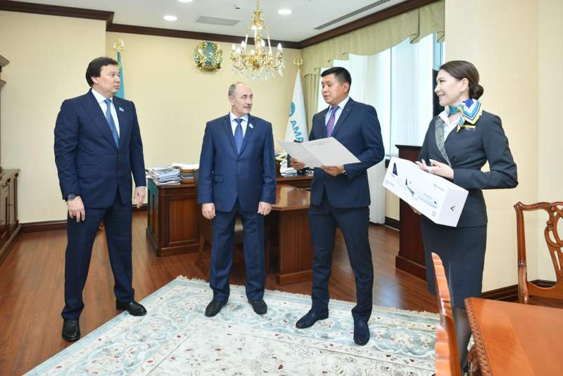 «Air Astana» Мәжіліс депутатына ұшақта адам өмірін құтқарғаны үшін алғыс білдірді