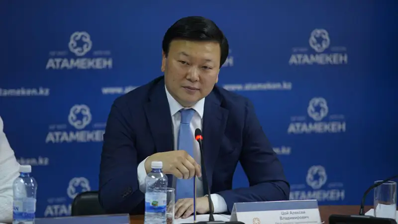 Цой «белгісіз пневмония» жайлы ақпарат таратқан Қытай елшісімен ымыраға келді