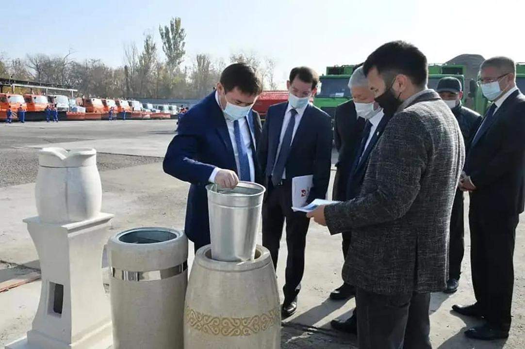 Заманауи үлгіде кіші сәулет мүсіндері орнатылуда
