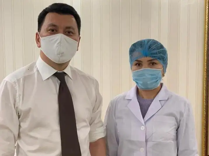 Ерлан Карин отандық вакцинаны салдырды