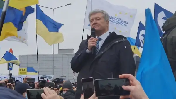 Порошенконың Украинаға оралуына не себеп?