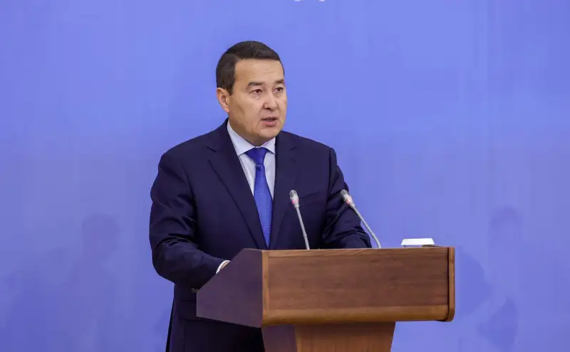 Әлихан Смайылов қазақстандықтарды Конституция күнімен құттықтады