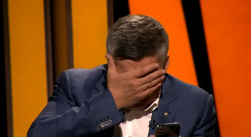 «Сені жақсы көремін»: Дәулет Тұрлыханов эфирде ұлдарына хабарласып, көзіне жас алды