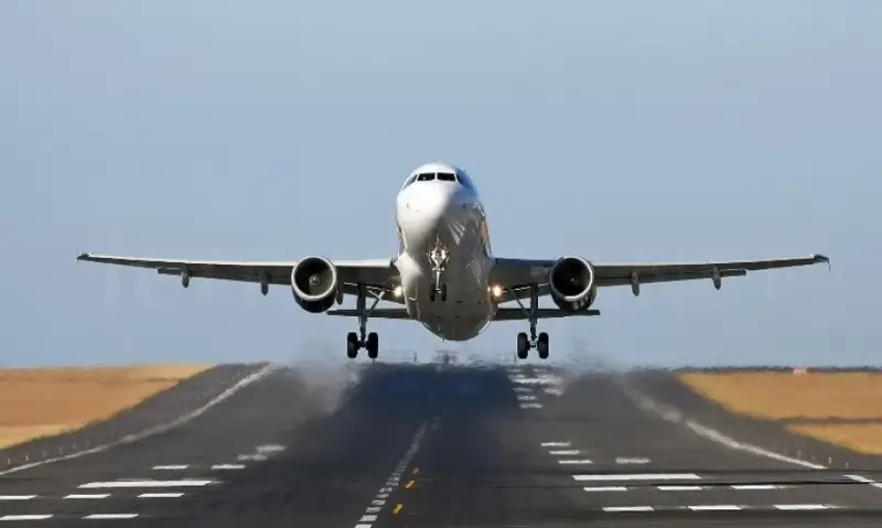 Шетелден келген екі әуе жолаушысы ПТР тестілеуден бас тартты