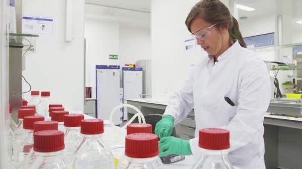 Ресейдің COVID-19 вакцинасы әлемде бірінші рет тіркеуден өтеді 