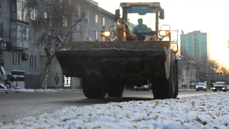 Алматы бүгін: ...Басқан жері сықырлап келіп қалды (фоторепортаж)