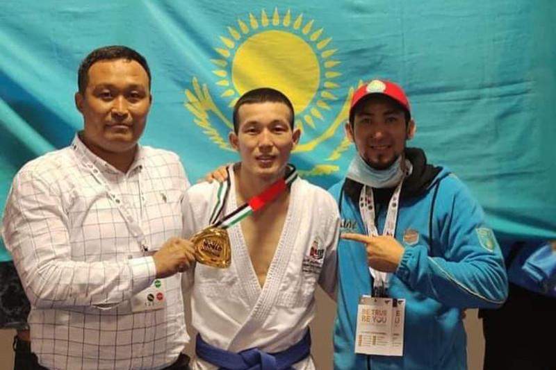 Жеңіс Нұрлыбаев джиу-джитсудан әлем чемпионы атанды