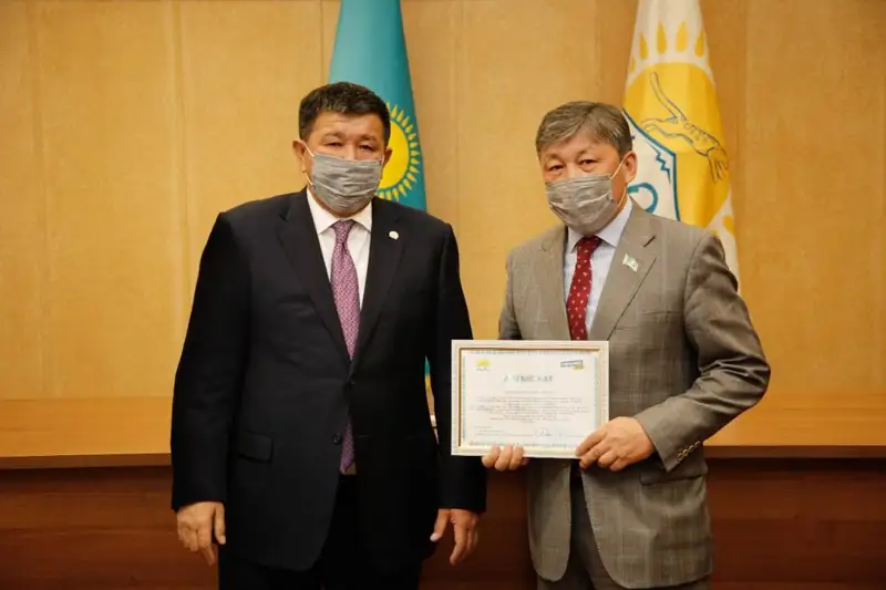 Махамбет Досмұхамбетов праймеризге қатысушыларды марапаттады