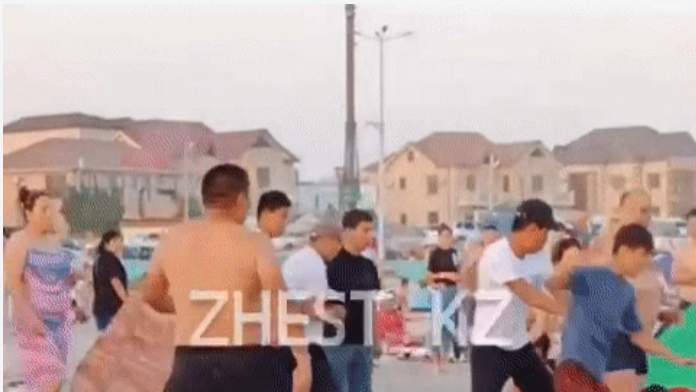 Жағажайда жаппай төбелес болды