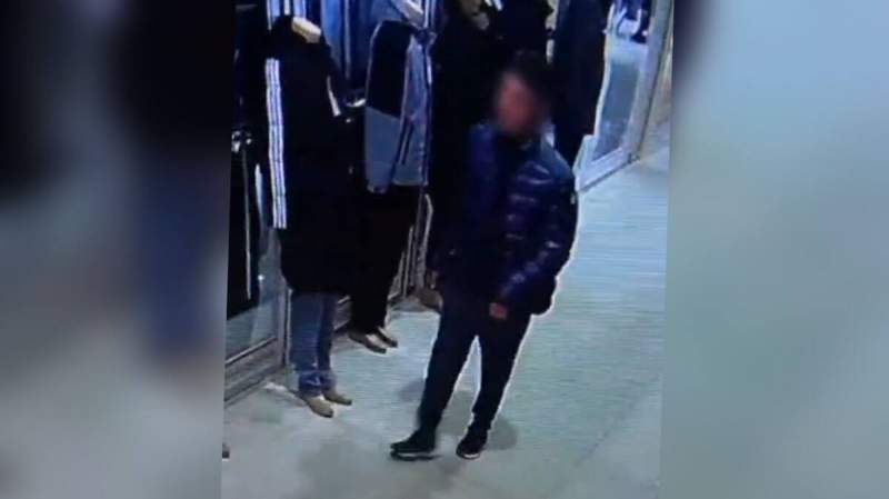 Астана тұрғыны манекендегі күртешені киіп кеткен