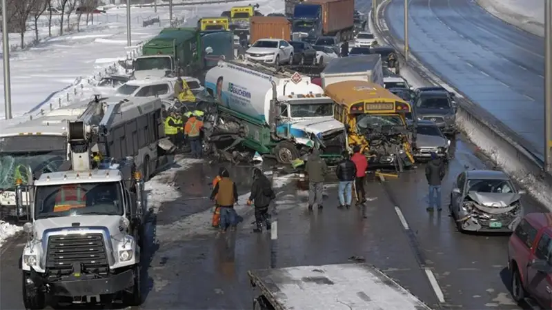 200 көлік қақтығысқан апаттан 60 адам зардап шекті