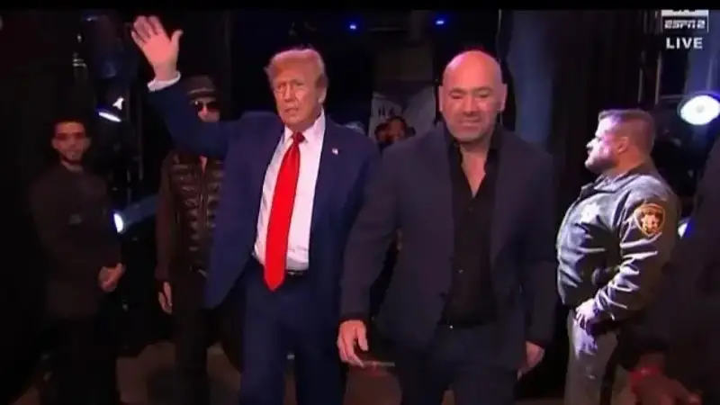 Дональд Трамп Шавкат Рахмоновтың жекпе-жегін тамашалады