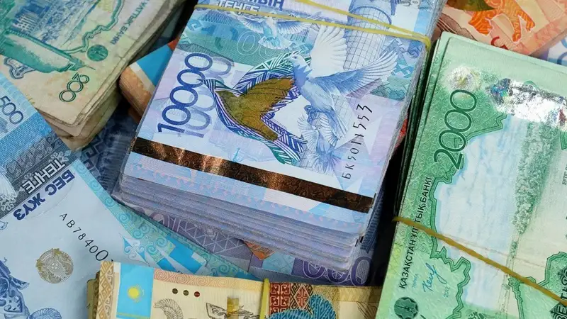 Астанада сот орындаушылары мүгедек әкенің балалар үйіндегі екі баласына аударған алиментін жымқырған