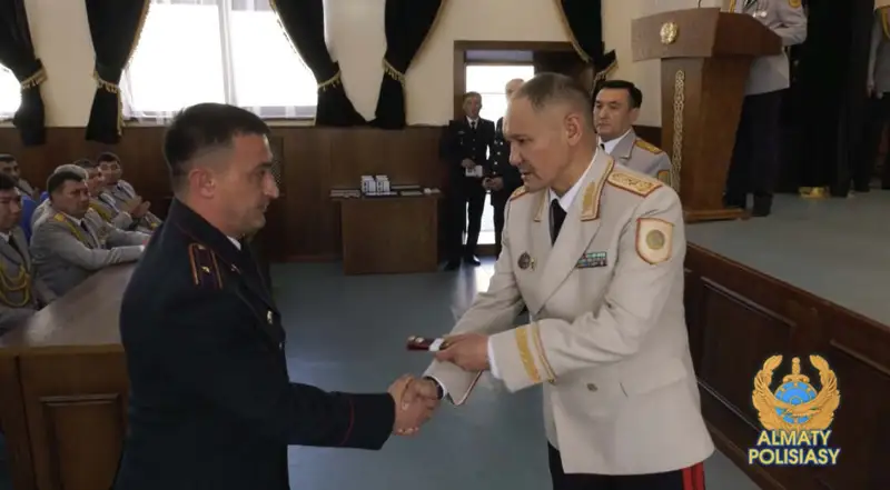 Республика күні Алматы полициясының қызметкерлері марапатталды