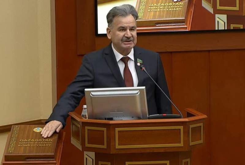 Дмитрий Легкий Мәжіліс депутаты ретінде ант берді