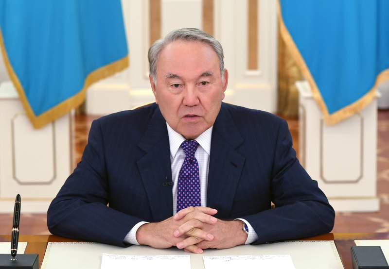 Парламент Елбасыға қатысты заңның күшiн жою туралы құжатты қарап жатыр