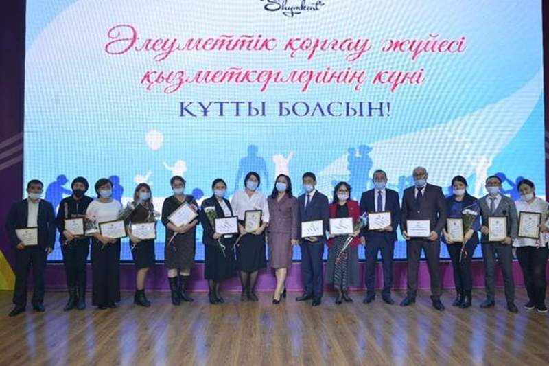 Әлеуметтік сала қызметкерлеріне құрмет көрсетілді