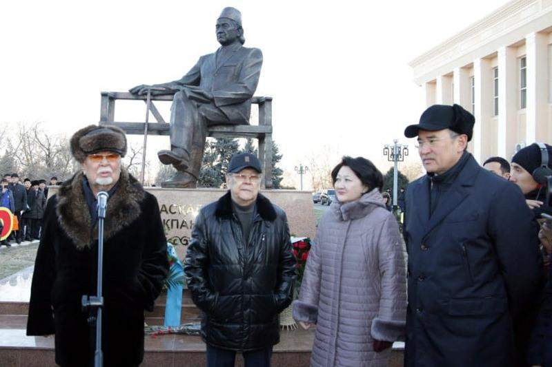 Асқар Тоқпановқа ескерткіш қойылды 