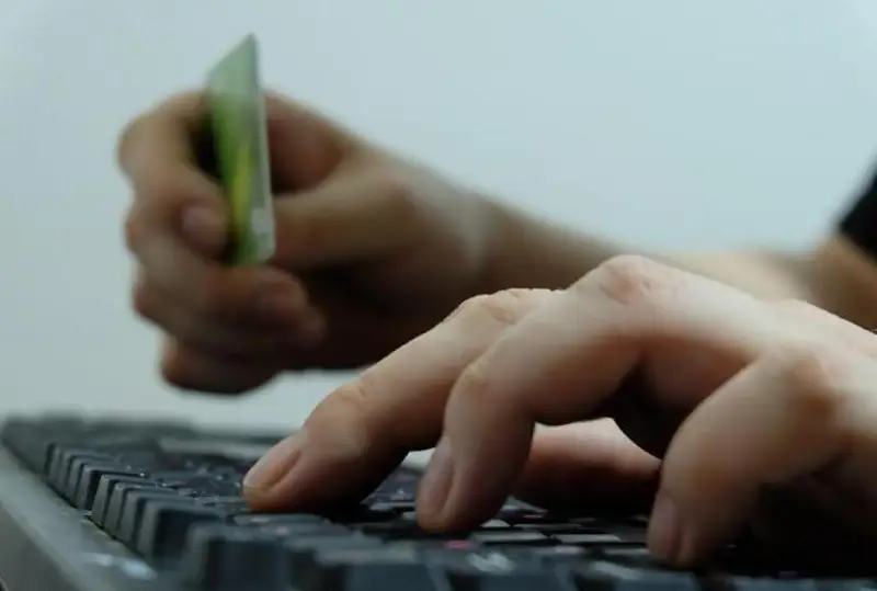 «OLX» және «Kolesa KZ» сайттары арқылы жоқ тауарды сатқан екі алаяқ ұсталды
