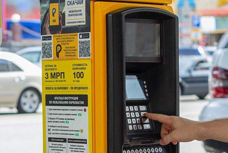 Төлемегендерге айыппұл салынады: Алматыдағы автотұрақтар жұмыс істей бастады