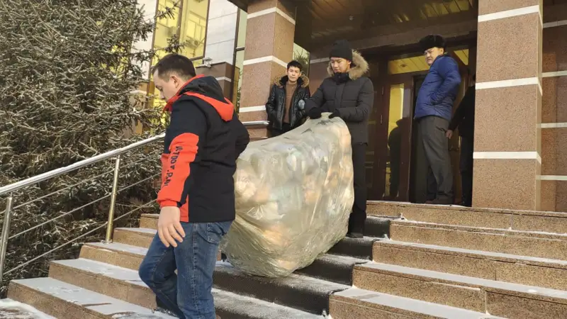 Аманаттықтар Екібастұздың тұрғындарына гуманитарлық көмек жөнелтуді жалғастырып жатыр