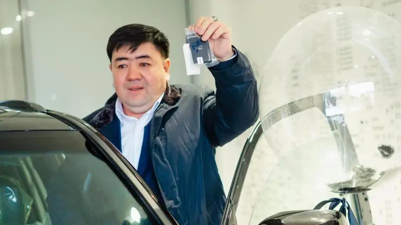 Төреғали Төрәлі әкесінің көлігін әуежайда өртеп жібергенін айтты