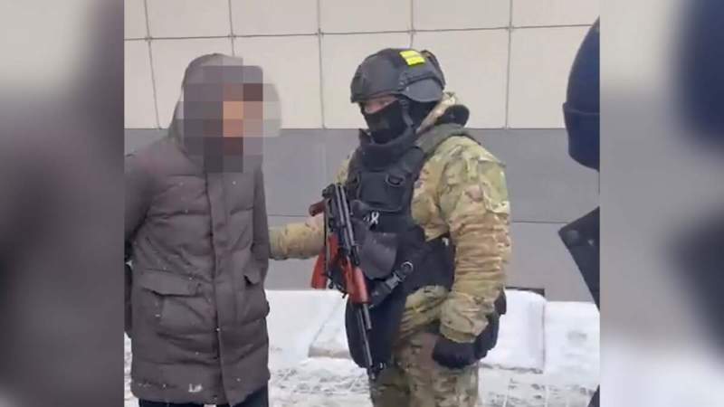 Апта сайын 300 мың теңге талап еткен: Жамбыл облысында ер адамды бопсалаған күдіктілер ұсталды 
