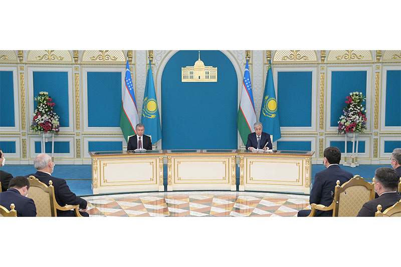 Қазақстан мен Өзбекстан президенттері БАҚ өкілдері үшін бірлескен брифинг өткізді  