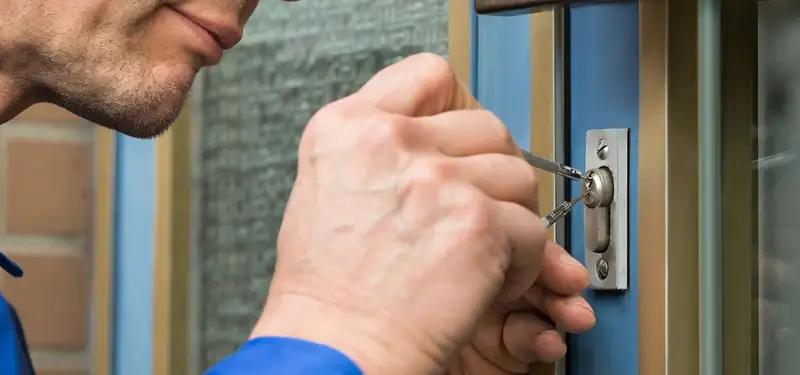 Әлеуметтік желіде танысқан жігіт елордалық қыздың үйіне ұрлыққа түсті 