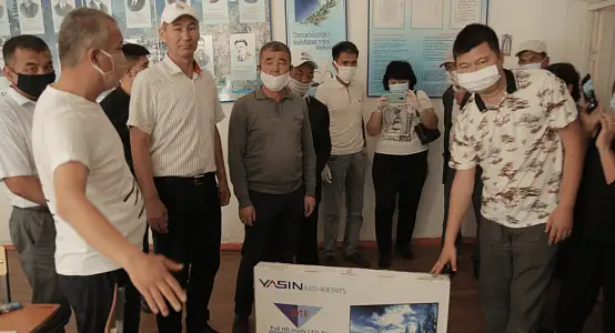 Журналистер  су тасқынынан зардап шеккендерге көмектесті