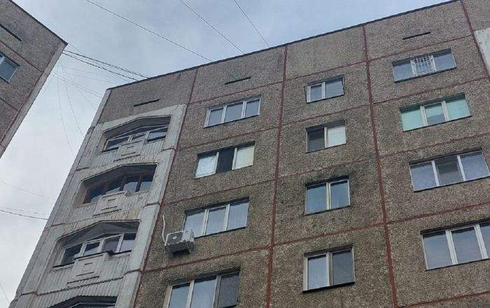 Алматыдағы қайғылы оқиға: Алдымен балаларын лақтырды, артынан анасы секірді 
