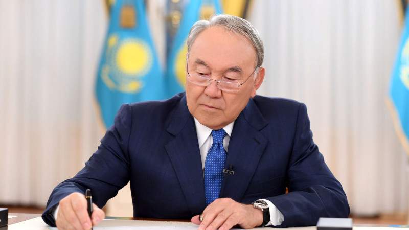 Назарбаев ауыс-түйіс жасады 