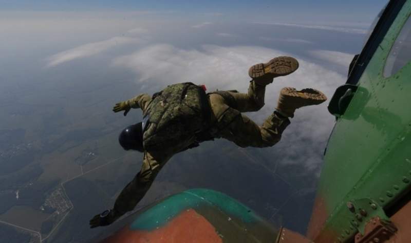 Әскери қызметкер парашютпен секіріп мерт болды