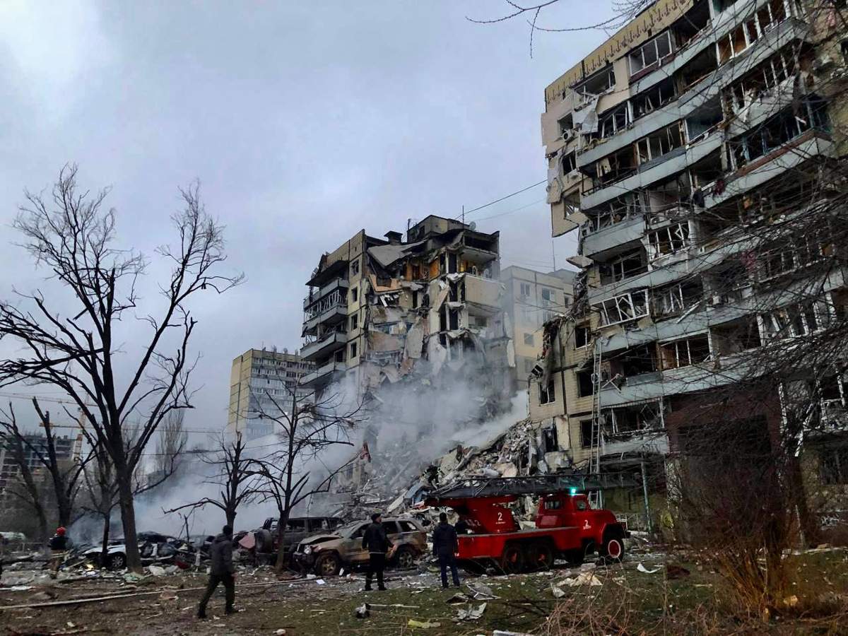 Ресей зымыраны Днепрдегі көпқабатты тұрғын үйлердің үстіне түсті