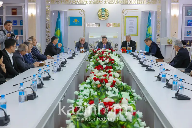 Абай поэзиясы орыс тіліне аударылды