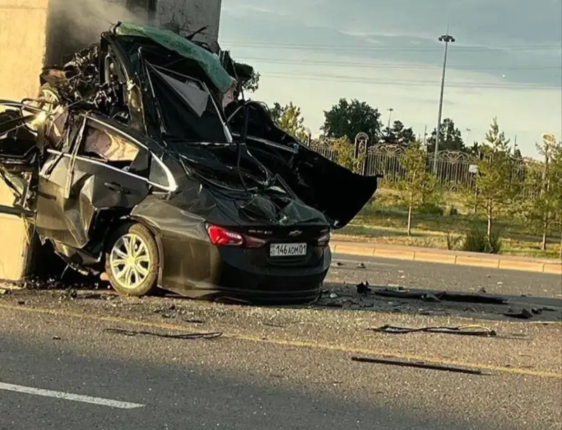 Астанада әкімдік қызметкері көлікпен LRT бағанасына соғылып, қаза тапты
