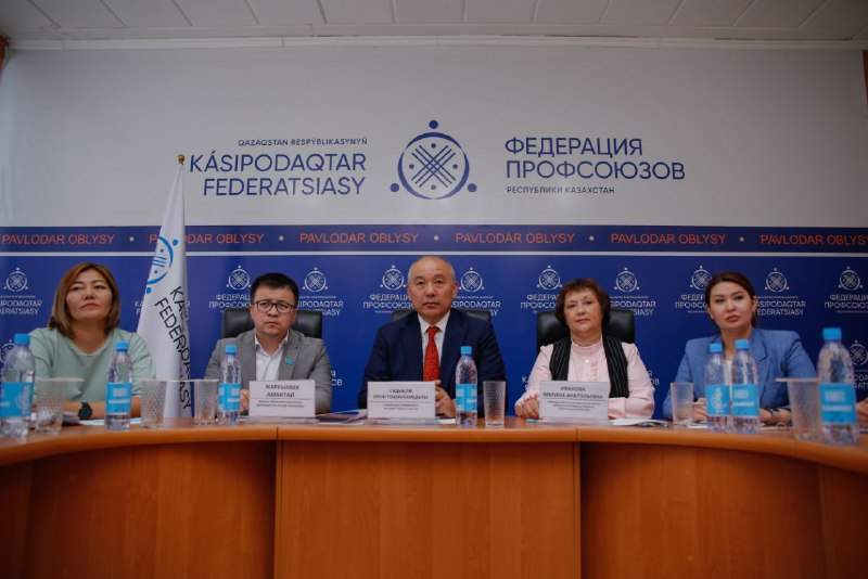 Павлодарда кәсіподақ қозғалысының өкілдері референдумды қолдады