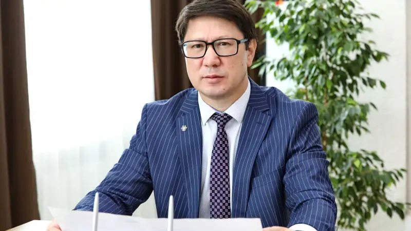 1 млн 500 мың теңге айлық алатын шенеунік жалақысының аздығына шағымданды