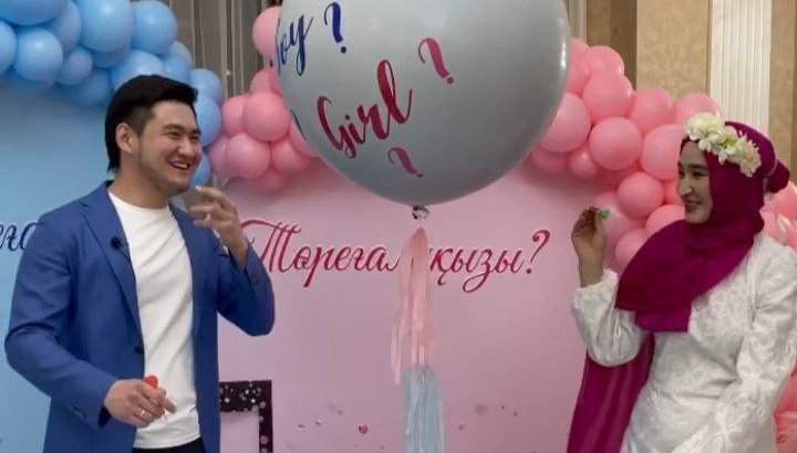 Төреғали Төреәлі келіншегіне он бөпе туғызбақ