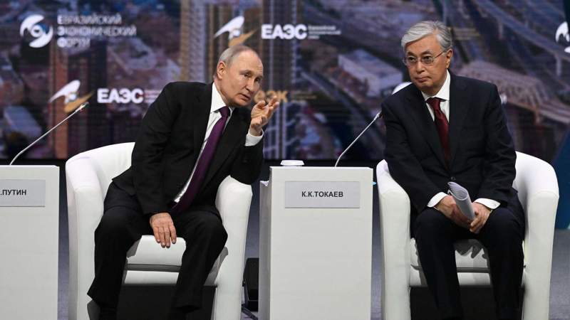 Президенттің баспасөз хатшысы Путиннің Тоқаевқа берген хатында не жазылғанын айтты