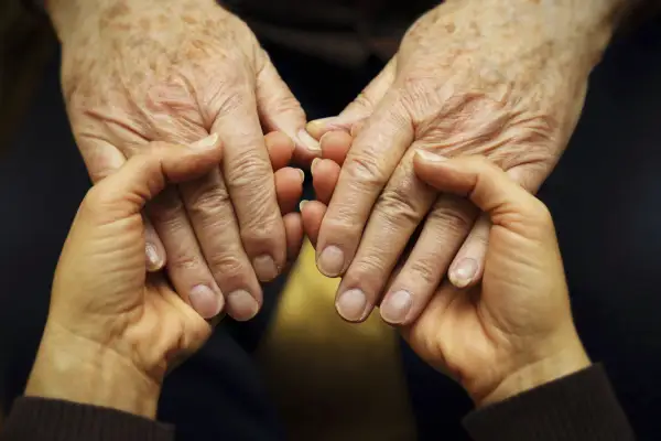 Иммунологтар: Коронавирус адамның өмір сүру ұзақтығына әсер етеді