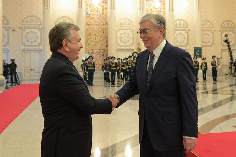 Тоқаев Өзбекстан Президентімен шағын құрамда келіссөз өткізді  