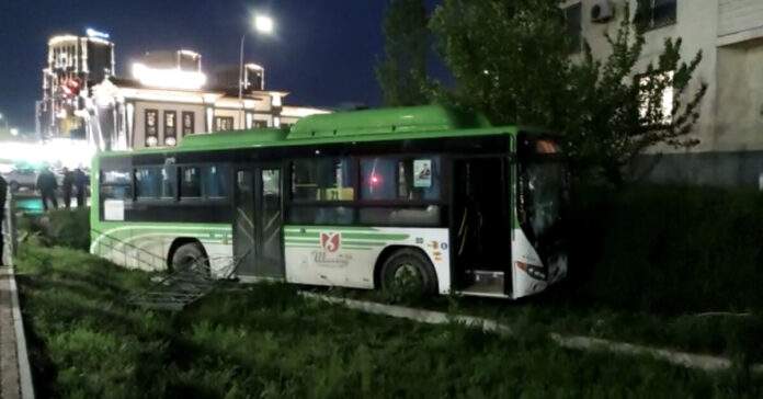 Шымкентте автобус апатынан аман қалған қыздың жағдайы белгілі болды