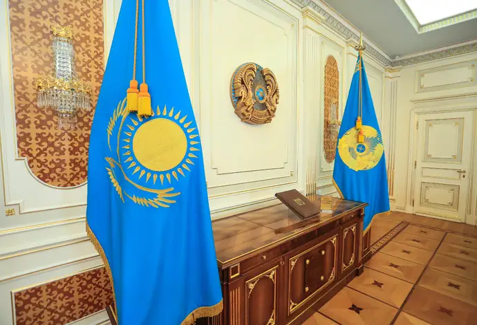 Мемлекеттік рәміздерді қорлағандар 9,5 млн теңге айыппұл төлейді