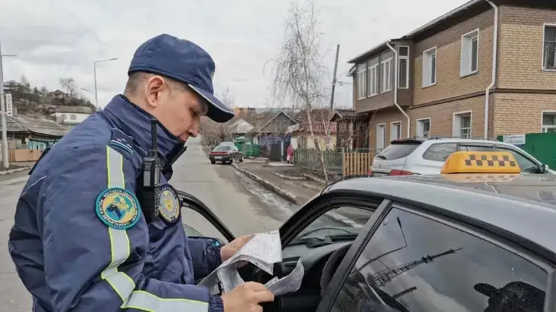 Астанада такси жүргізушісі шетелдік азаматты әуежайдан қонақ үйге дейін 45 мың теңгеге апарған