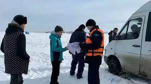Қапшағайда мұз жарылып, балықшының көлігі суға батып кетті
