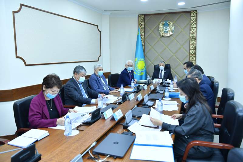 Сенаторлар өнеркәсіптік саясат туралы заң жобасын талқылады 